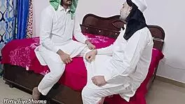 मुस्लिम स्टीपफादर हिंदू स्टीपसन्स वाइफ को थ्रीसम में फक करता है