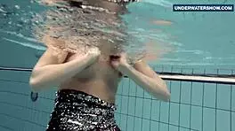 Flashing those bright tits underwater gets everyone so horny!