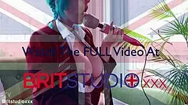 हॉट ब्रिटिश ऑल्ट कॉलेज स्टूडेंट अपनी चूत से खेलती है जब तक वो कम नहीं करती