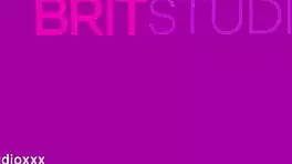 हॉट ब्रिटिश ऑल्ट कॉलेज स्टूडेंट अपनी चूत से खेलती है जब तक वो कम नहीं करती