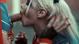 Superman introduce el bate de harley quinn por el ano para salvar el mundo