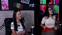 Goza muito facil teve uma experiencia com menage fez sua primeira dp tem um tutorial de como dar o cu e o homem que desmaiou.