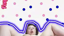 Young Latina Moves Her Ass Like a Whore