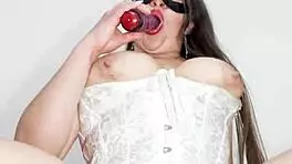 Oh, that giant cameltoe in leggings!