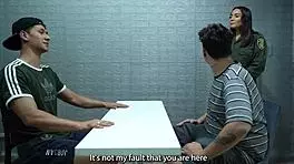 प्रिजन एस्केप पुलिस वुमन के साथ