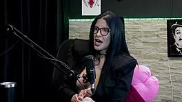 Morena faz uma demonstracao do seu boquete apos dizer que ja fingiu orgasmo e que deu beijo triplo - leticia braga watch on sheer red