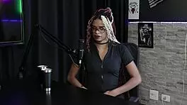 Falou Sobre Mulheres Peludas Recebeu Mensagens Tem Os Ataques Na Internet - Naomi Campos Sheer Red