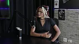 Falou Sobre Mulheres Peludas Recebeu Mensagens Tem Os Ataques Na Internet - Naomi Campos Sheer Red