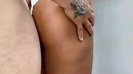 Me deje llevar por mi padrastro y termino dándome anal de pie y se corrió dentro de mi