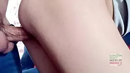 Flaquita joven colegiala le encanta que le den verga y la dejen bien llena de leche y detonada