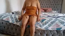 my naughty little 18+ has no toys and im looking for a way to entertain her body