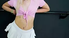 blonde beauty kelsey starlette stuffs her twat with a dildo and a big cock