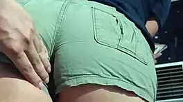 Mi cochito se moja cuando me toca el maldito viejo asqueroso