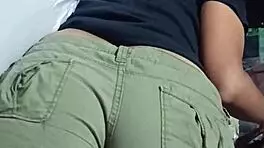 Mi cochito se moja cuando me toca el maldito viejo asqueroso