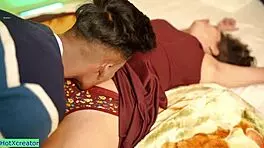 इंडियन टीन 18+ रैंच पर डॉगीस्टाइल क्रीमपाई के लिए बेंट हुई