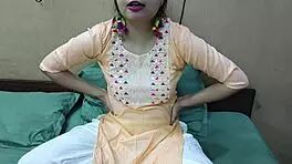 देसी जवान बेब को झुकाकर जोरदार होममेड चुदाई