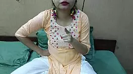 देसी जवान बेब को झुकाकर जोरदार होममेड चुदाई