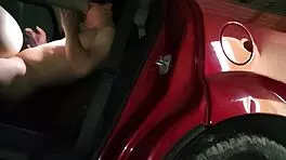 contrato hermosa chica en el paso