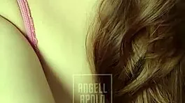 joi - masturbaci�n guiada con una rubia de culo grande jugando contigo