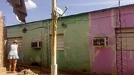 Mi vecino no aguanta las ganas de verme mi culo grande con mi vestido corto