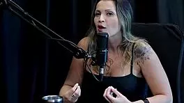 A Familia Virou A Cara Gravou Com Carlos Urach Grava Com Assinantes E O Que Ela Tem Vontade De Gravar - Agatha Mama Watch On Sheer Red