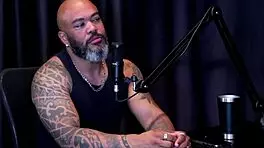 A Familia Virou A Cara Gravou Com Carlos Urach Grava Com Assinantes E O Que Ela Tem Vontade De Gravar - Agatha Mama Watch On Sheer Red