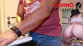 Novinha De 18 Assiste Pornô Da Mãe E Vai Sentar No Mesmo Pau