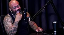 Recent start in content creation, tourism background, performed in a scene with interested client - Agatha Mama.