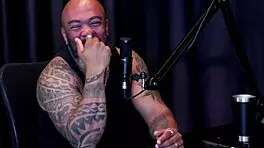 Recent start in content creation, tourism background, performed in a scene with interested client - Agatha Mama.