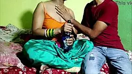 पड़ोस वाली नवेली मैरिड भोजपुरी भोजाई को हिंदी में चोदा fireecouple 😈