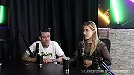 Loira safada faz um boquete gostoso no pau do magrinho deixando todo babado - yasmin pariz & ktal