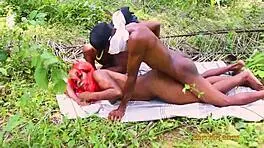 Mature african slut with big tits gets passionately stroked 😍