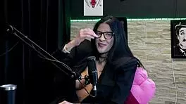 nunca transou na mesa de sinuca o cliente gostava de um fio terra deu a buceta no avi�o e chegou a receber 23 buqu�s de flores mas - leticia braga watch on sheer red