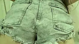 i'm a yung teen girl masturbatin in the bathroom