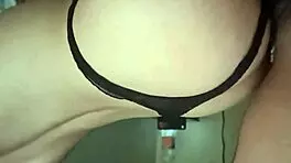 jovencita caliente montando rico y acabando en perrito duro 😍