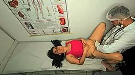 Ginecologista Dedilha o Cu e Fode Paciente