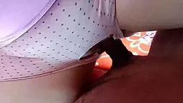 sus bragas mojadas hacen que le meta la polla hasta el fondo y no puede parar de botar leche por su lindo co�o deje todo mi esperma sobre ella