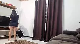 técnico flagra dona de casa se masturbando enquanto faz reparos 😈