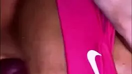 la madre de su amiga era una mujer voluptuosa que siempre vestia ropa ajustada y provocativa lo que lo ponia muy nervioso