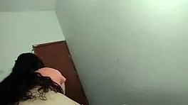 pov me toca compartir habitacion con una chica traviesa y esto sucede - porno en espanol