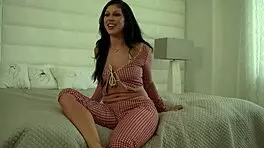 Queenie Sateen and Jane Wilde Share Sensual Scissoring Session