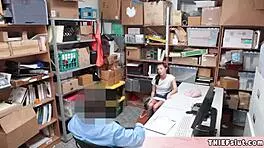 ellen page lookalike shoplifter punished by mall cop