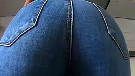 Llega A Casa Y Encuentra Madrastra Lavando Platos Rapidito Por Detras Con Corrida