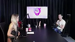 Loira Feels Heat, Strips After Guest's Remark in Swingers House