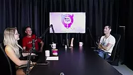 Loira Feels Heat, Strips After Guest's Remark in Swingers House