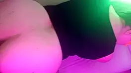 descubrí que la esposa de mi mejor amigo es la puta del bar y me deja follarla sin condón a cambio de mi silencio