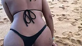 conheci essa linda morena na praia conversar vai conversar vem at� que rolou uma bela foda