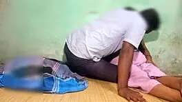 गाँव की आंटी और स्टूडेंट का सॉफ्टकोर आउटडोर मिलन