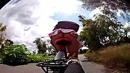 paseo en bicicleta mostrando bragas viejito queria coger cumshot
