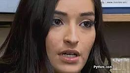 Teen Spreads Wide In Mall Security Encounter